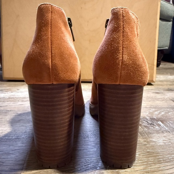 Vince Camuto Peep Toe Booties EUC - Picture 3 of 13